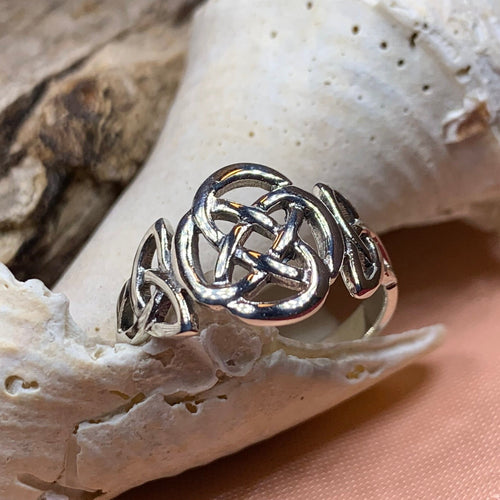 Choosing A Romantic Celtic Wedding Ring Design as a Couples Ring